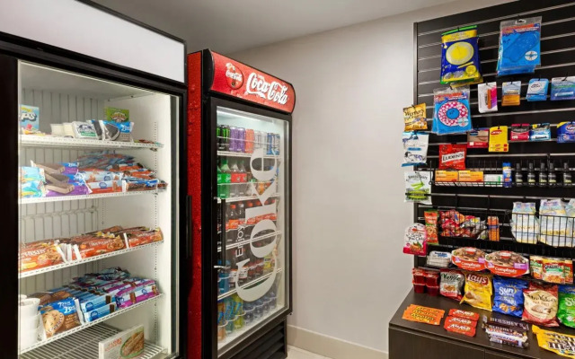 Holiday Inn Express & Suites Shawnee by IHG