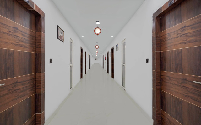 Hotel O Sector 18 Metro station