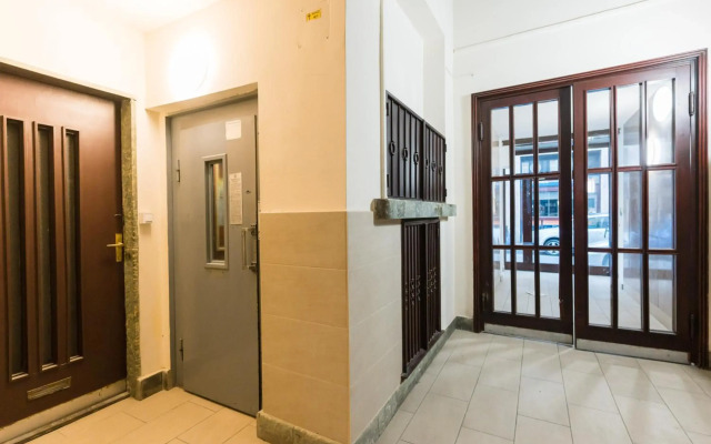 Sunny Studio with balcony in Party District