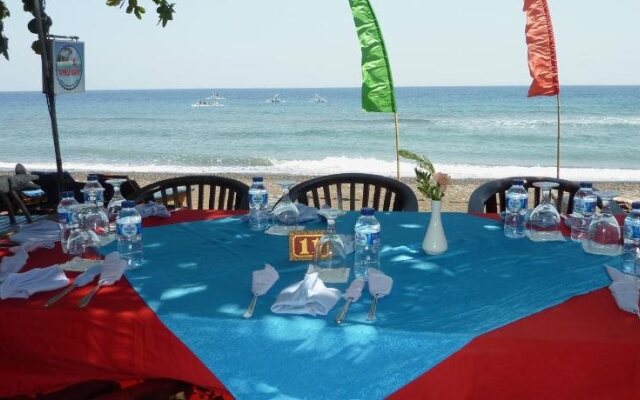 Amed Cafe & Hotel Kebun Wayan