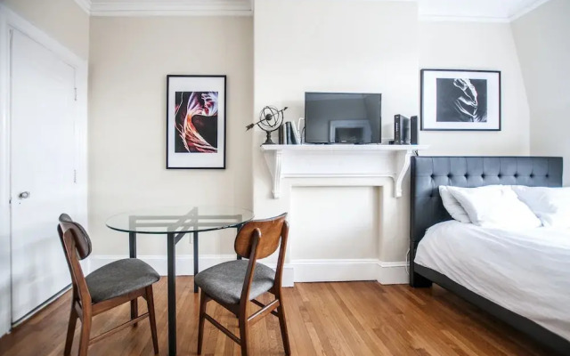 Pleasant Back Bay Suites by Sonder