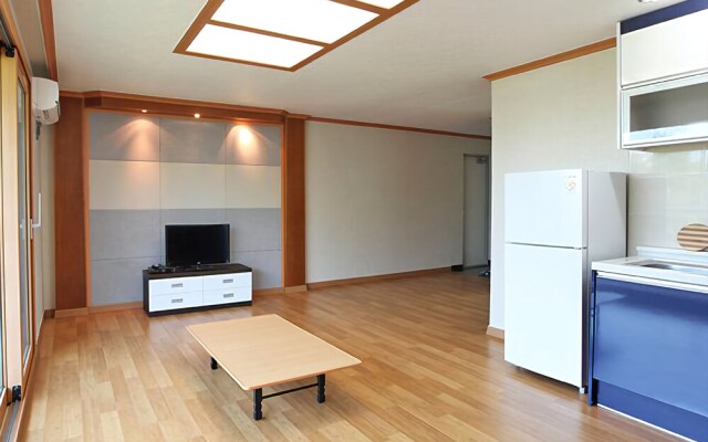 Gangneung Hillstone House Pension
