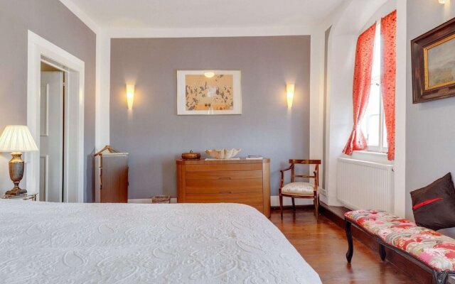 Lavish Castle in Riedenburg with Garden near Lake