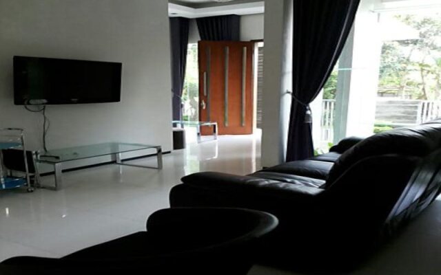 Omah Gedongan House