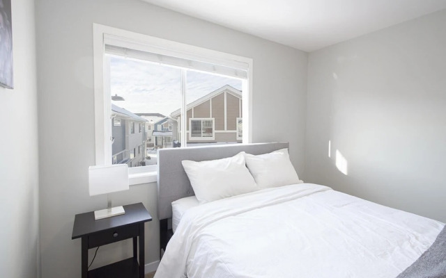 Modern 3 Bedrooms Townhouse in Southpoint