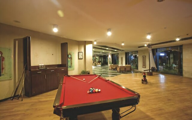 The River Crescent Resort