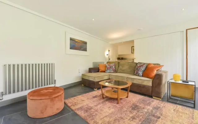 3 Newhall Green