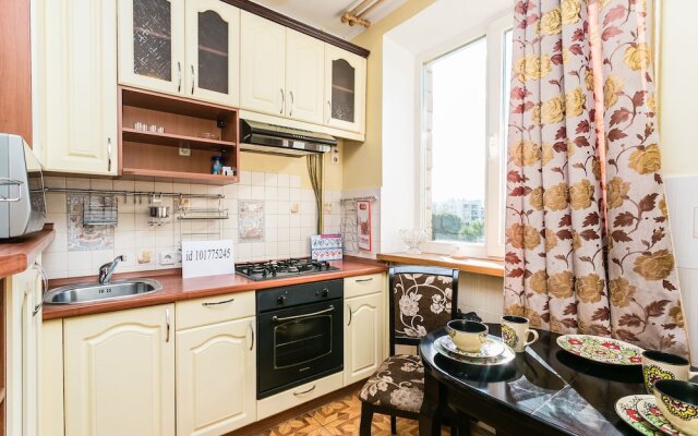 Apartment on Bolshoy Kondratievskiy 4