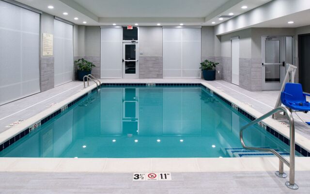 Hampton Inn & Suites Adrian