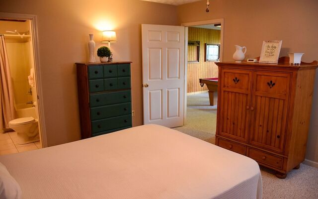 MOUNTAIN SHADOWS - 3 Br Cabin