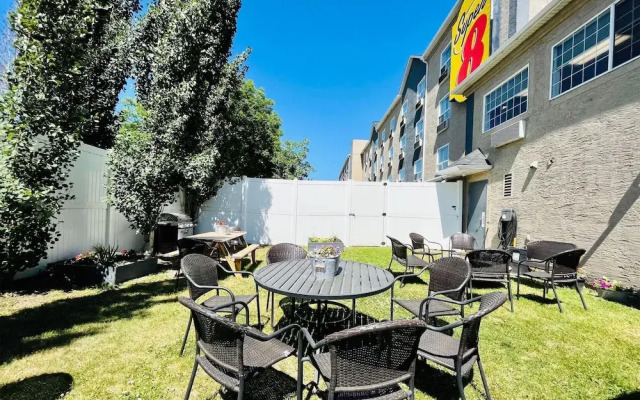 Super 8 Grande Prairie