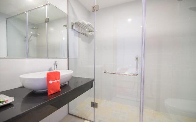 RedDoorz Plus Near Van Mieu Quoc Tu Giam