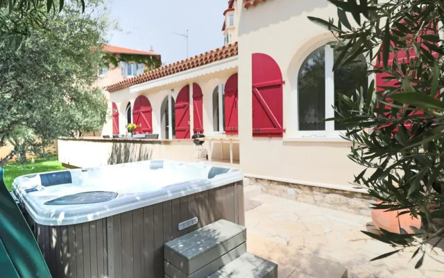 Splendid villa, garden & jacuzzi, 200m from beach