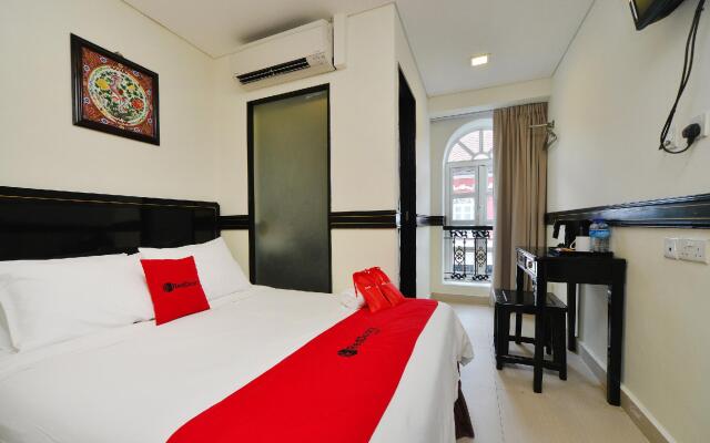 RedDoorz Hotel near Marine Parade Central (SG Clean Certified)