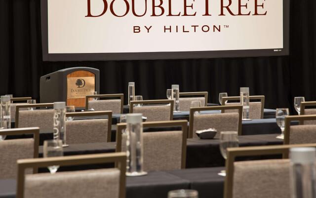 DoubleTree by Hilton Chicago - Oak Brook