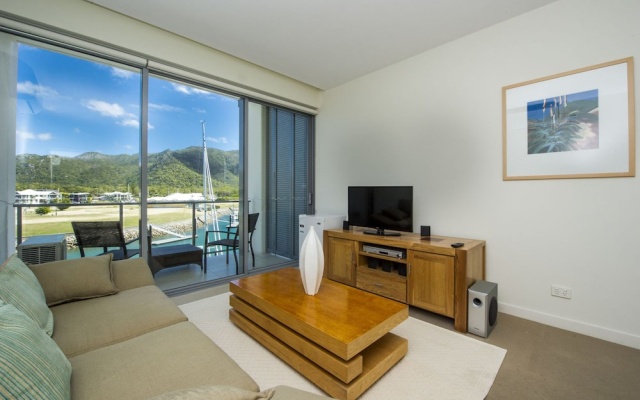 Blue On Blue Studio Room 1322 – Guest Rooms – Magnetic Island