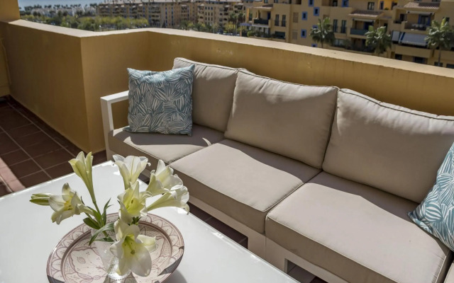 LA-Spacious penthouse, sea view, close to beach