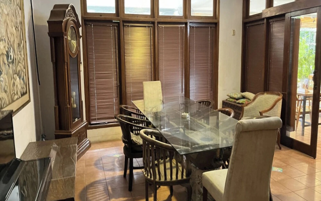 R Residence Jakarta