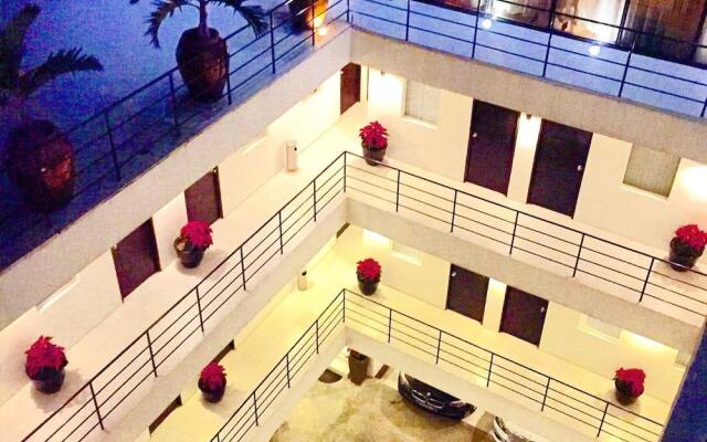 R Suites & Cafe