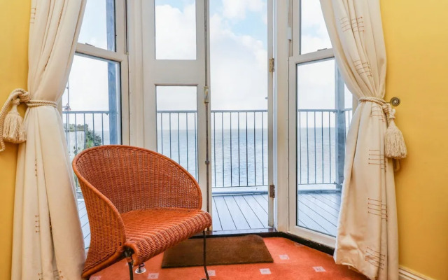 Val's Seaview