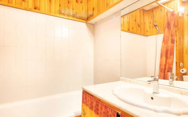 Alpine Comfort With Balcony Views