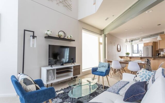 Upscale 3BR Penthouse by CozySuites