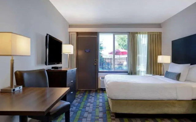 Victoria Airport/Sidney Travelodge