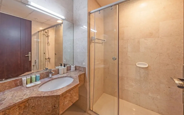 Spacious Apartment With Balcony in Business Bay