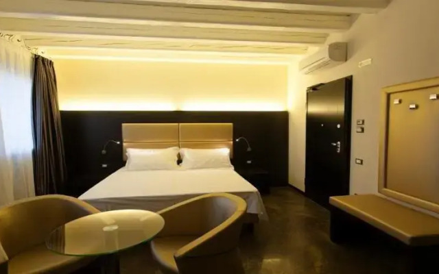 Villa Solaris Hotel & Residence