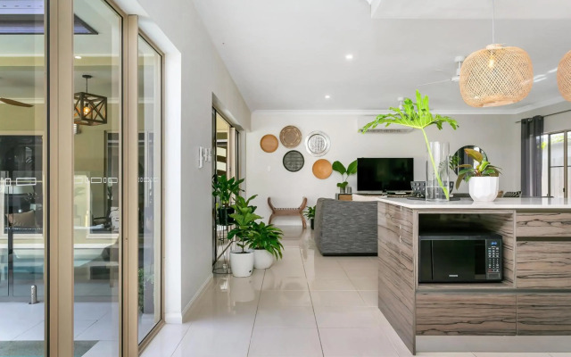 Escapades @ Palm Cove