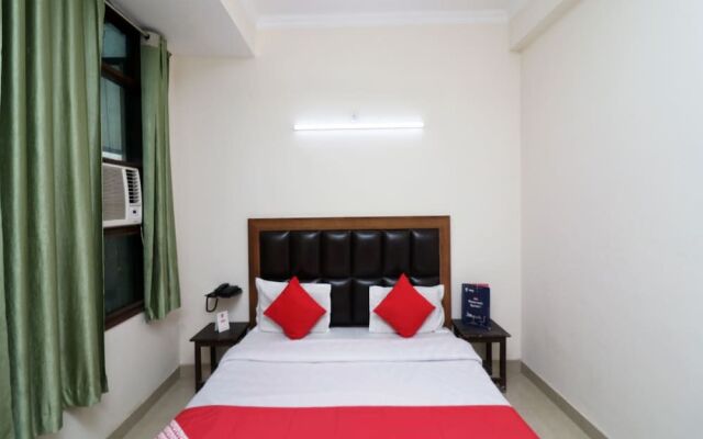 OYO 24958 Hotel Dayal