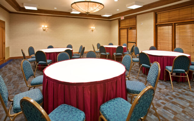 Holiday Inn & Suites Dallas-Addison by IHG