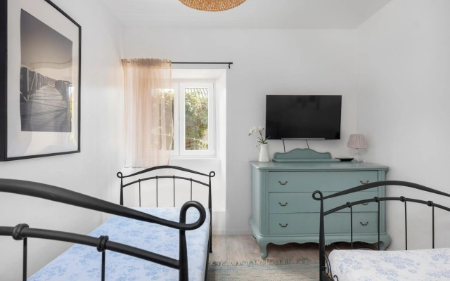 Hanna Cozy Old Stone House