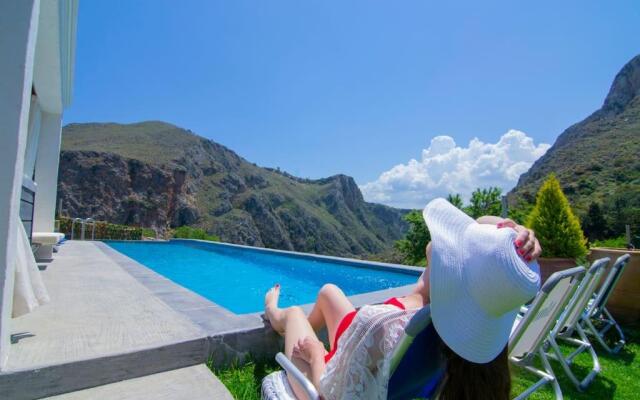 Heated Private Salt Pool, Spa, 4BD & 4BR