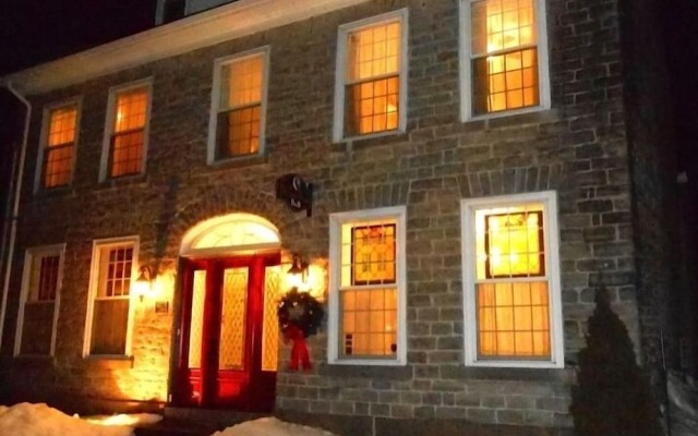 Sir Isaac Brock B&B Luxury Suites