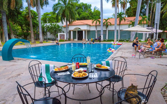 InHouse Select Hacienda Tres Rios