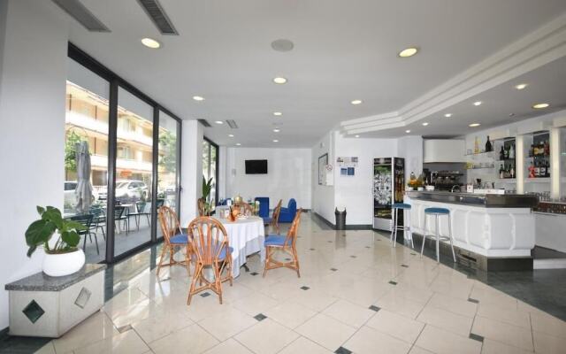 Lively Hotel