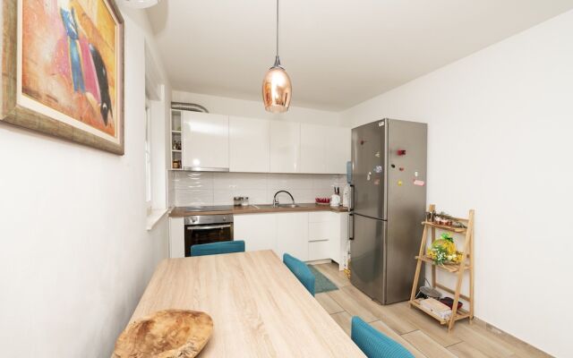 Modern Apartment Domina, With Balcony and Parking