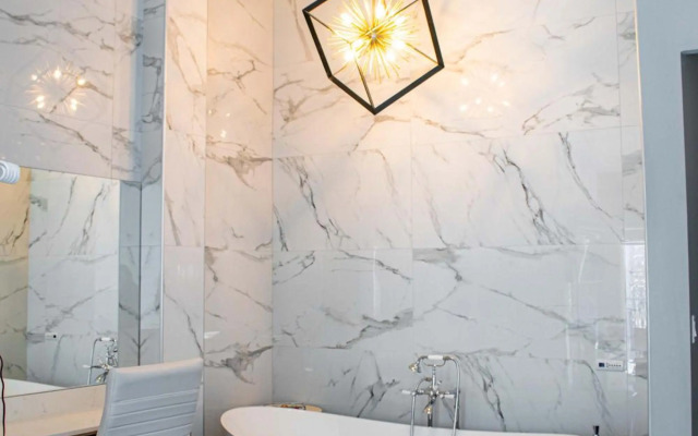 Colonial Hotel & Suites