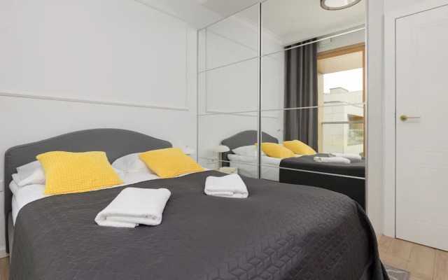 Apartment Kolejowa & Parking by Renters