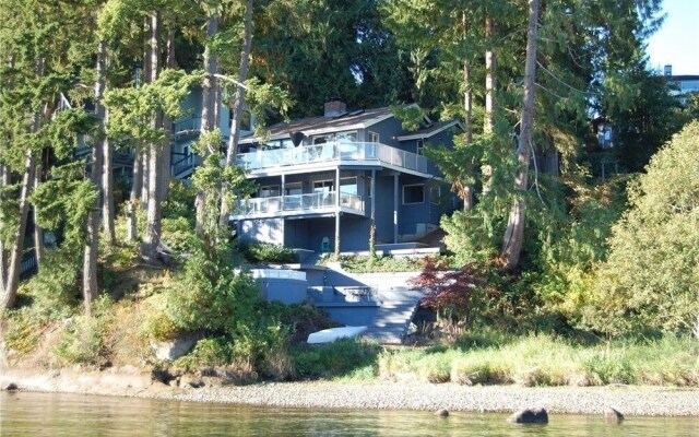 Far Summit Lake House - Three Bedroom Home