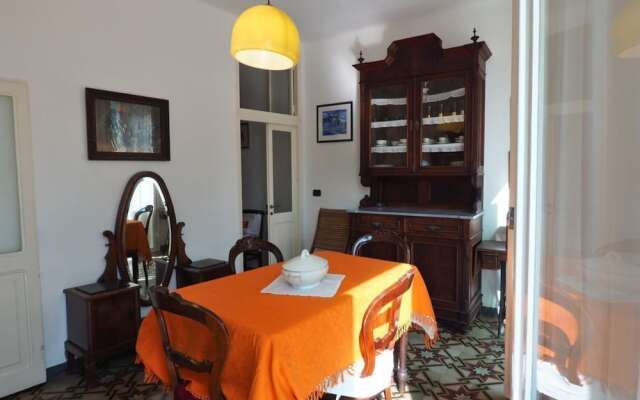 Cà D'axéu Traditional Apartment