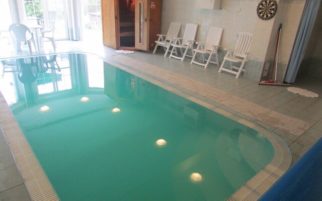 Villa with pool and sauna at Prague