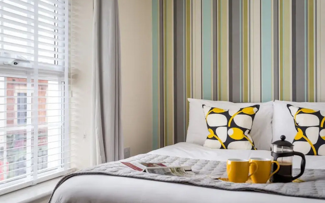 Elliot Oliver - 2 Bedroom Town Centre Apartment