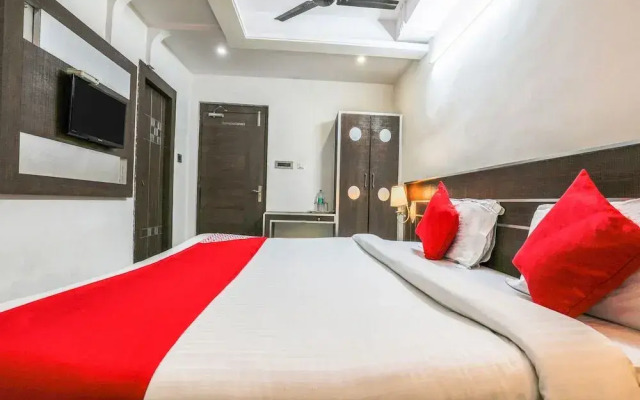 OYO 16930 Madhura Inn