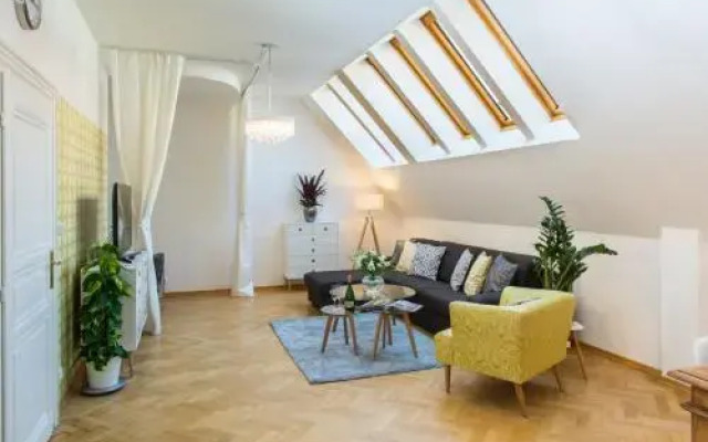 Luxury Apartment Maiselova