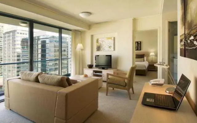 Oaks Brisbane on Felix Suites