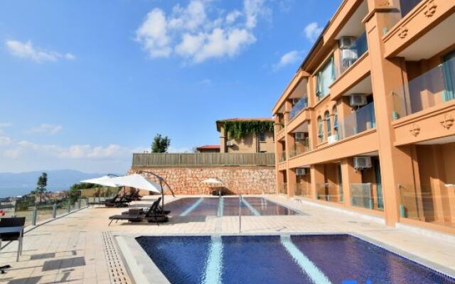 Fuxian Lake Rongxi Yuehu Resort Hotel