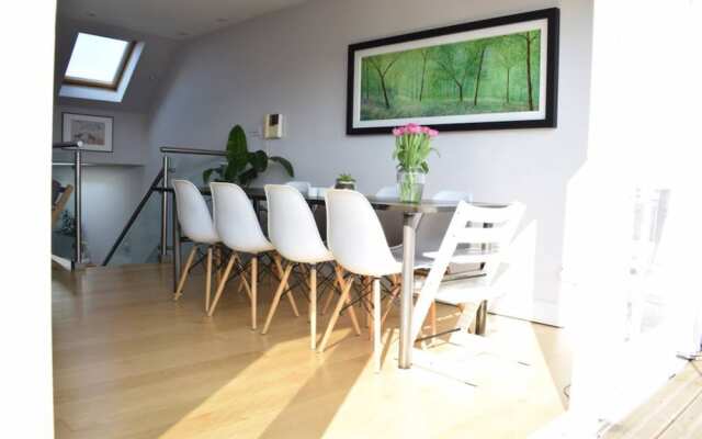 Stunning 2 Bedroom House in Chiswick