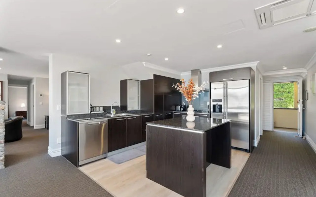3-Bedroom Penthouse Apartment - The Beacon 1002